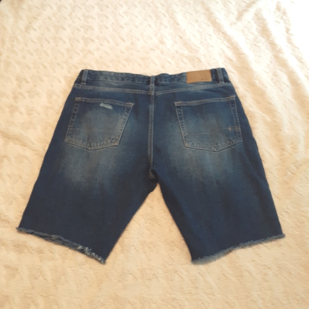 American Eagle Slim Cut Off Men's Jean Shorts. - Picture 2 of 7